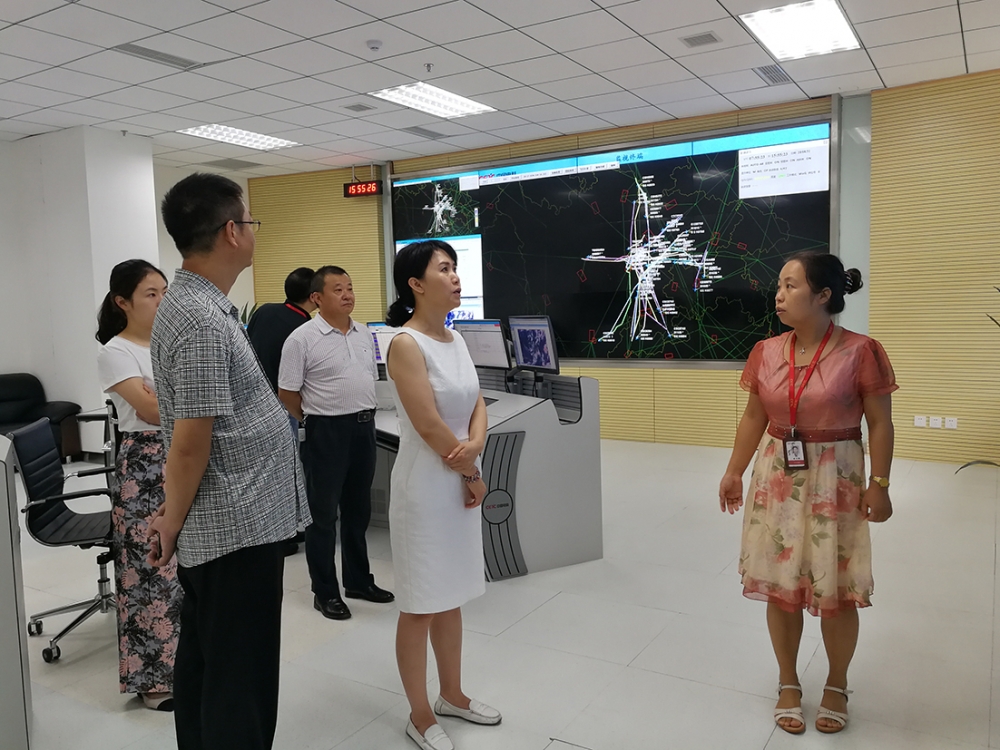 高新管委会主任单鑫与汇东公司总经理邹阳一行到中国电科产业园考察洽谈合作业务