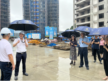 自贡市人大常委会副主任官勇一行莅临“汇东·盐都印象”项目检查安全生产法律法规实施情况