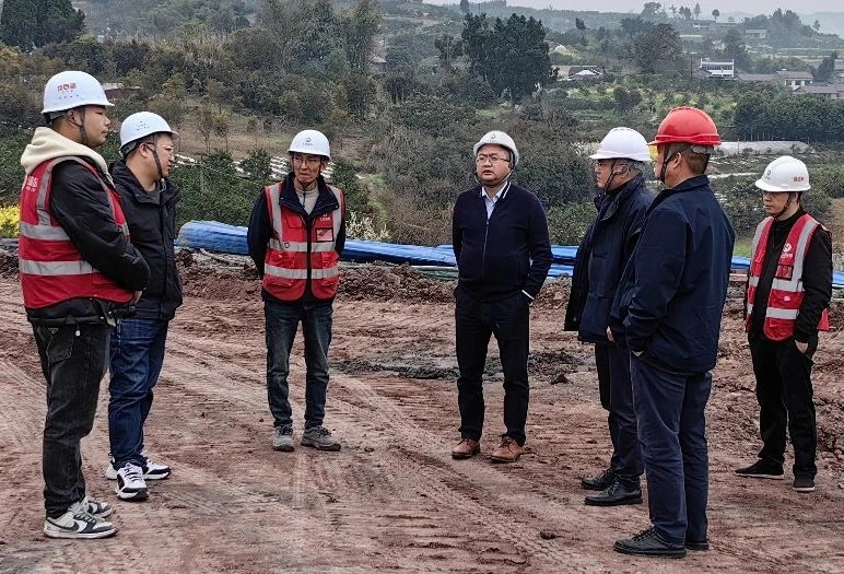汇东股份公司党委副书记、总经理覃建波带队调研荣县项目